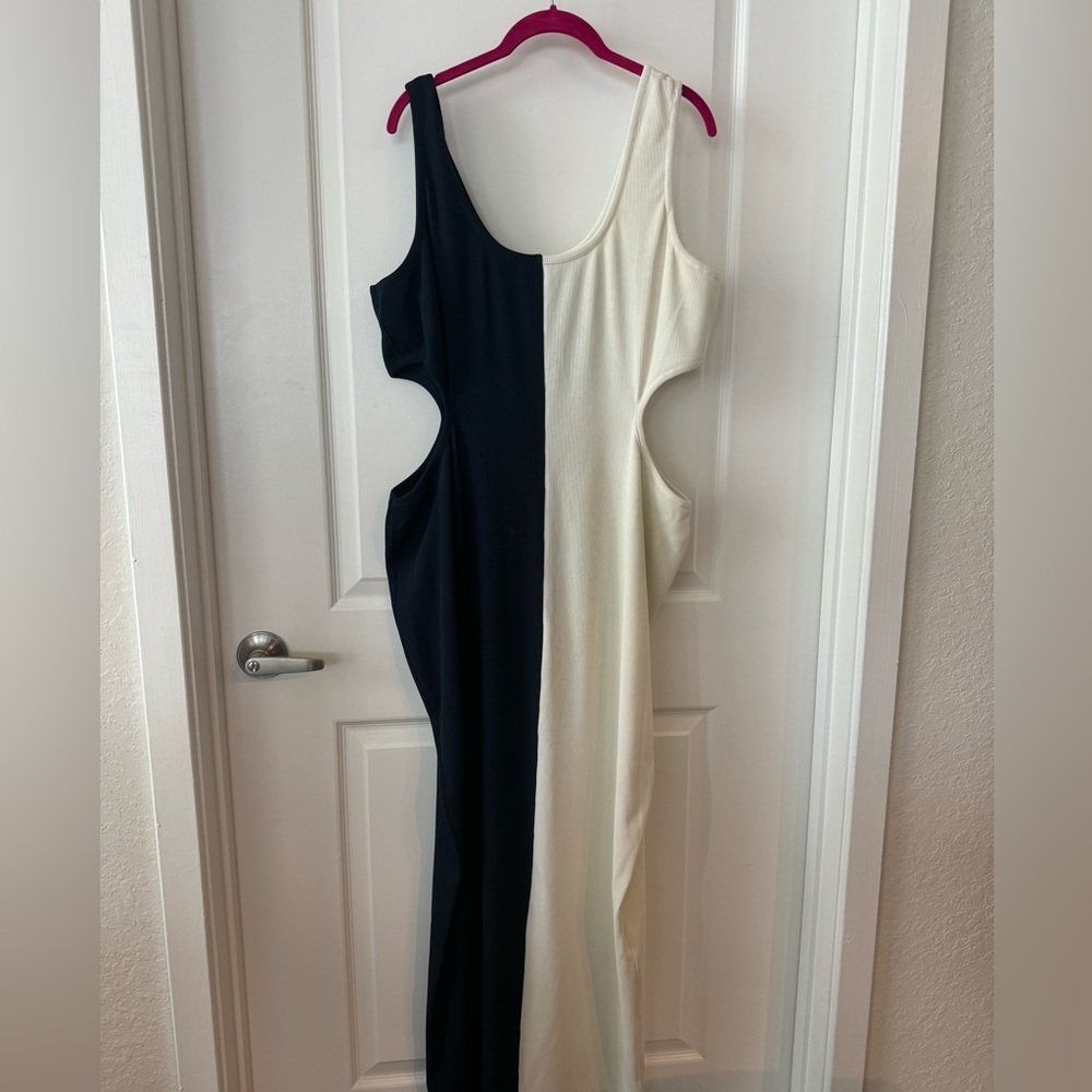 Pre-loved Long maxi dress. It shows Torso.